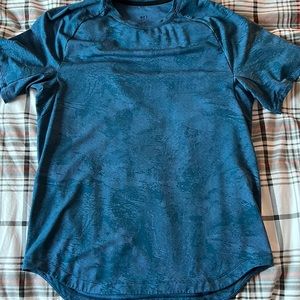 Men's LARGE t-shirt.